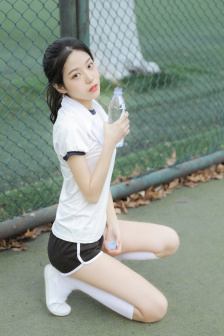 变成黑皮辣妹和朋友做了
